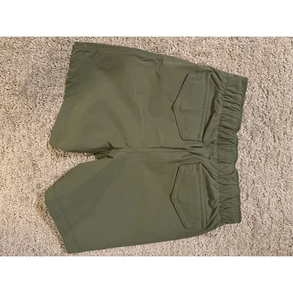 Gap boys 3T hybrid shorts with QuickDry in desert cactus. New without tags